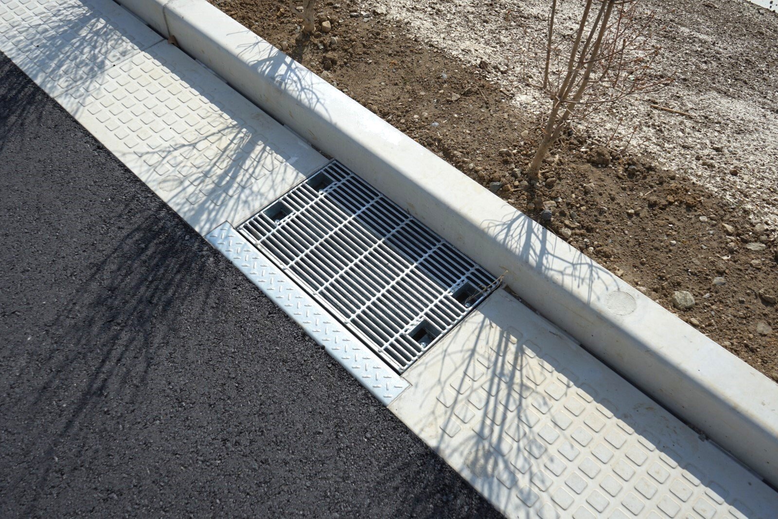 マルチU縦断-L型街路蓋-3