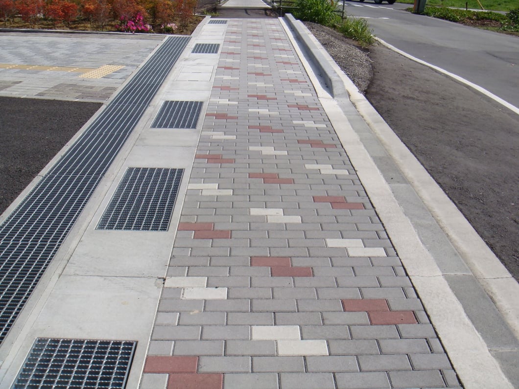 歩車道境界ブロック-2