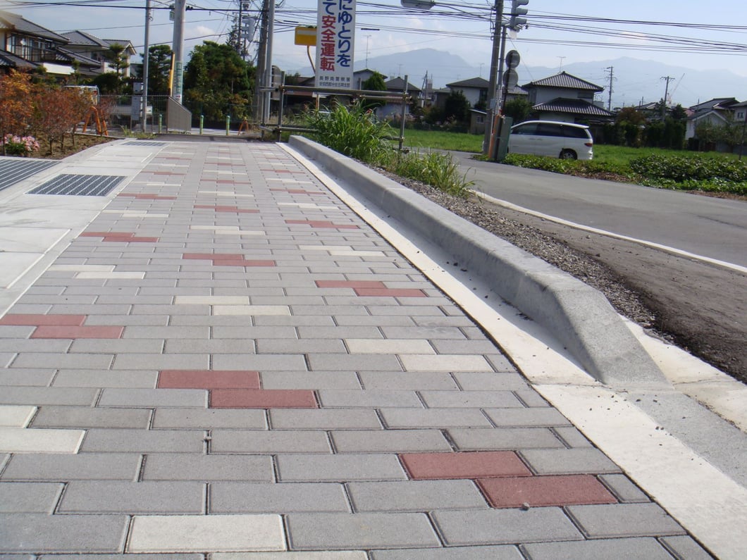 歩車道境界ブロック-3