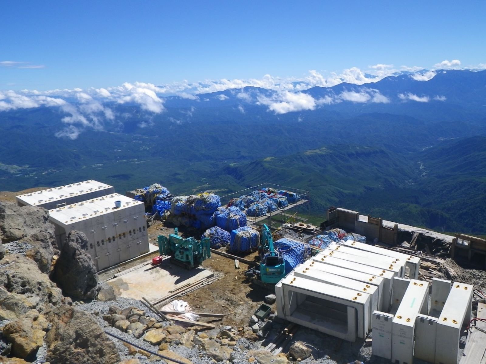 火山退避豪-御嶽山-4